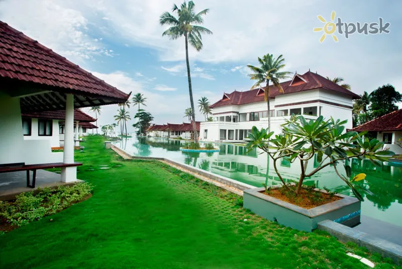 Фото отеля Aveda Kumarakom 4* Керала Индия экстерьер и бассейны