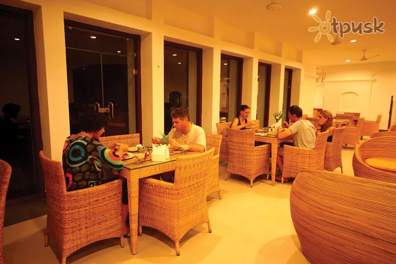 Фото отеля Rajah Beach Hotel 4* Керала Індія бари та ресторани
