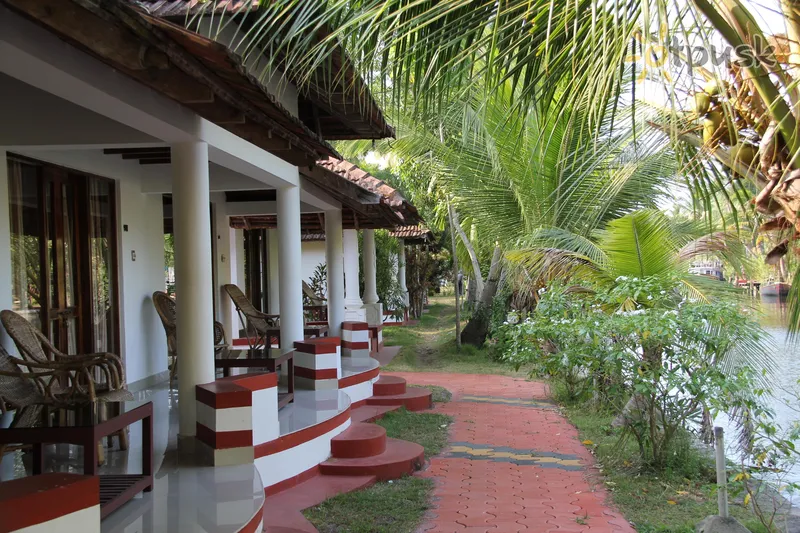 Фото отеля Coir Village Lake Resort 3* Керала Індія екстер'єр та басейни