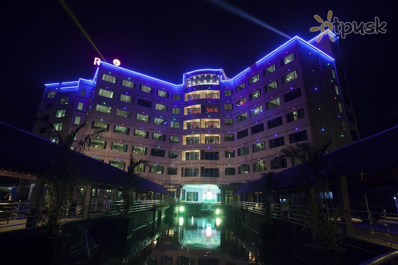 Фото отеля Ramada Alleppey 4* Керала Индия экстерьер и бассейны