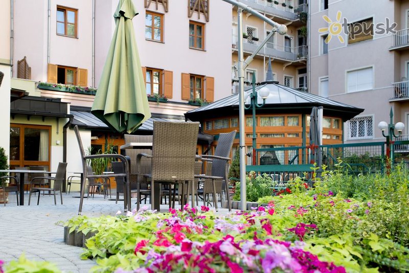 Фото отеля Corvin Hotel Budapest Sissi Wing 3* Будапешт Венгрия экстерьер и бассейны