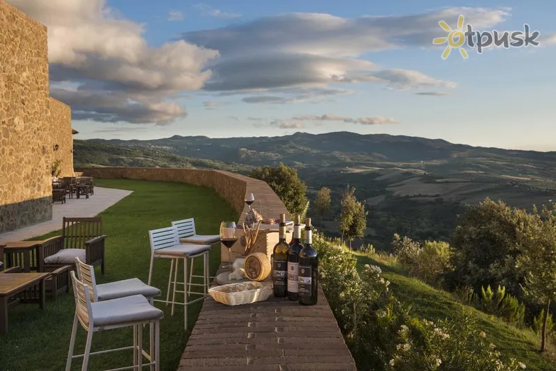 Фото отеля Castello di Velona Resort, Thermal SPA & Winery 5* Montalcino Italija išorė ir baseinai