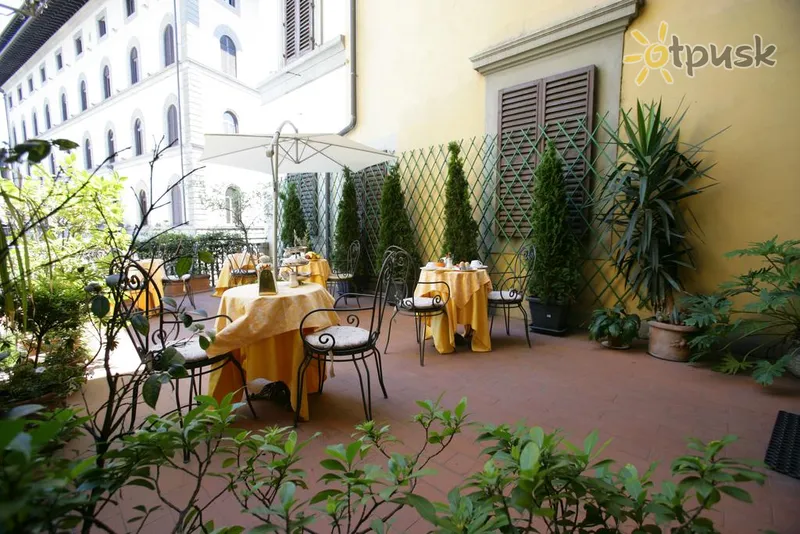 Фото отеля Domus Florentiae 4* Florencija Italija išorė ir baseinai