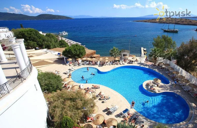 Фото отеля Holiday Inn Resort Bodrum 5* Bodrumas Turkija išorė ir baseinai