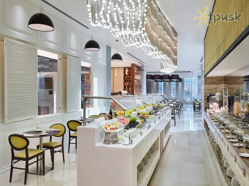 Фото отеля Holiday Inn Doha - The Business Park 4* Доха Катар бари та ресторани
