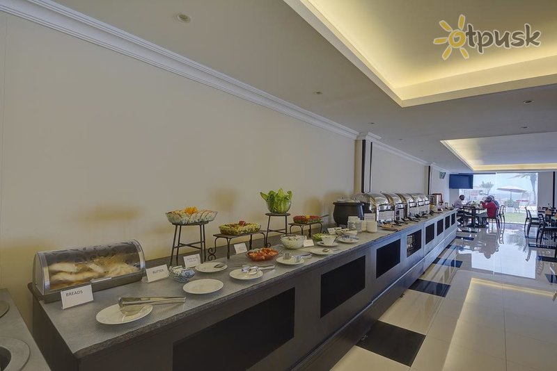 Фото отеля Ajman Beach Hotel 3* Аджман ОАЭ бары и рестораны