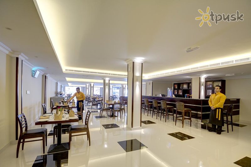 Фото отеля Ajman Beach Hotel 3* Аджман ОАЭ бары и рестораны