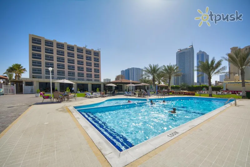 Фото отеля Ajman Beach Hotel 3* Аджман ОАЕ екстер'єр та басейни