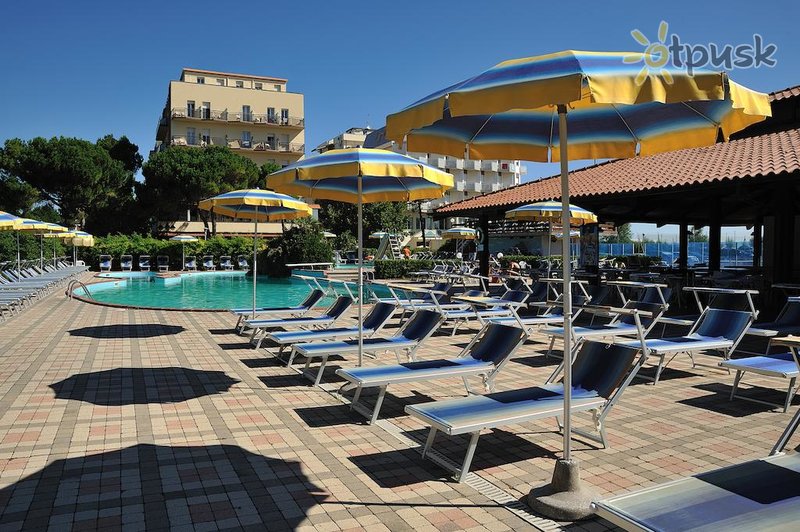 Фото отеля Ausonia Hotel (Milano Marittima) 3* Римини Италия экстерьер и бассейны