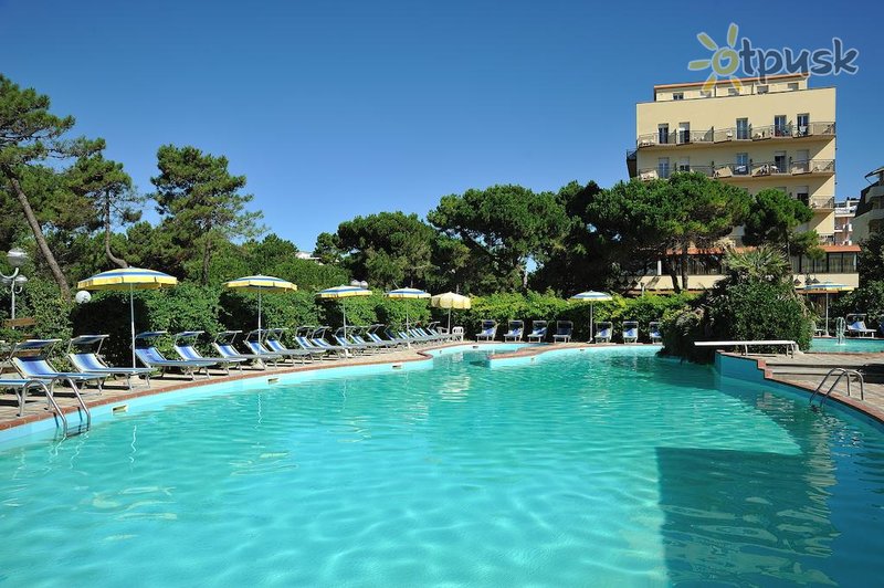 Фото отеля Ausonia Hotel (Milano Marittima) 3* Римини Италия экстерьер и бассейны