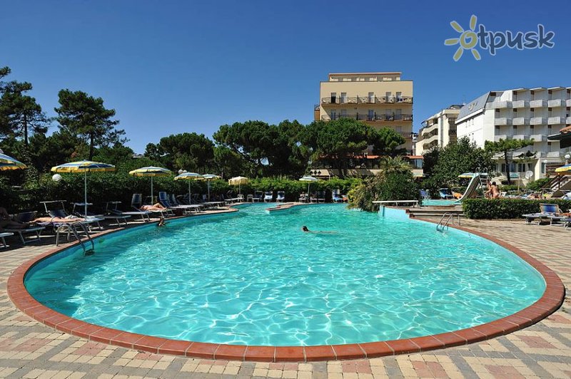 Фото отеля Ausonia Hotel (Milano Marittima) 3* Римини Италия экстерьер и бассейны