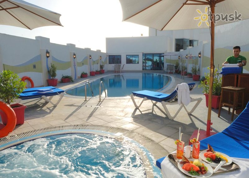 Фото отеля Al Jawhara Gardens Hotel 4* Дубай ОАЭ экстерьер и бассейны