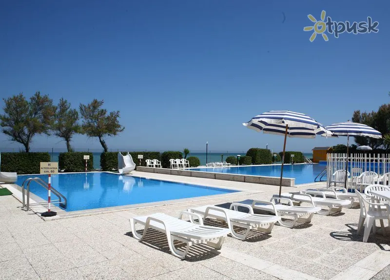 Фото отеля Le Mimose Villaggio 4* Анкона Італія екстер'єр та басейни