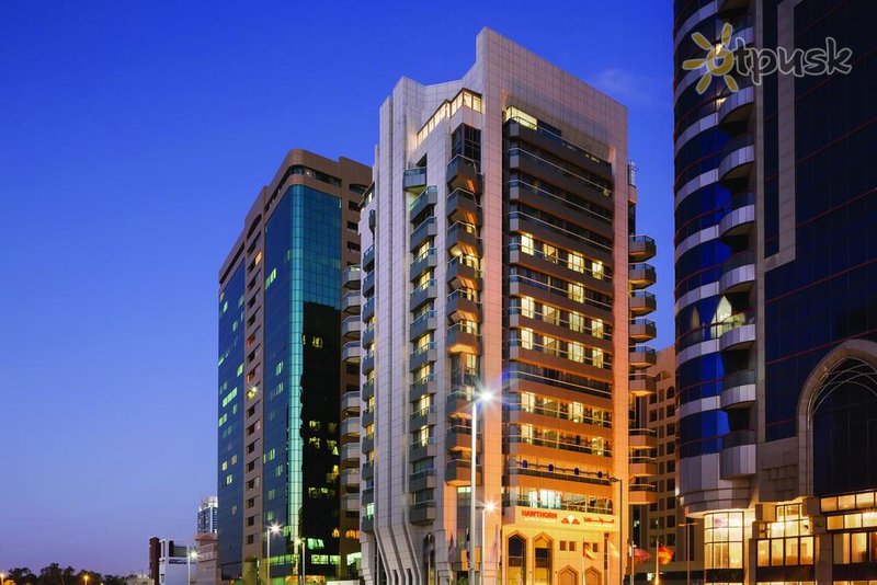 Фото отеля Hawthorn Suites by Wyndham Abu Dhabi City Center 4* Абу Даби ОАЭ экстерьер и бассейны