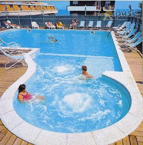Фото отеля Residence Club House 4* Пезаро Італія екстер'єр та басейни