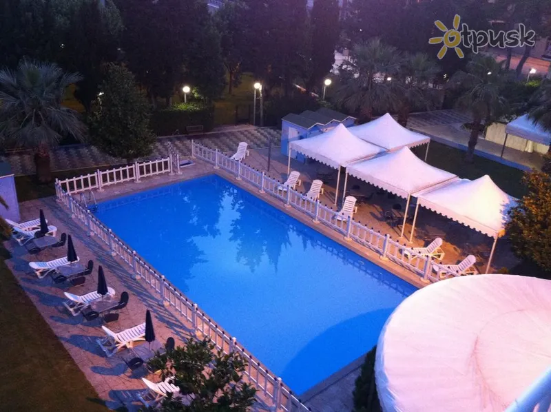Фото отеля Centro Vacanze Domus M.G. 3* Ascoli Piceno Italija išorė ir baseinai