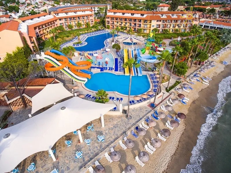 Фото отеля Ephesia Holiday Beach Club HV1 Кушадаси Туреччина екстер'єр та басейни