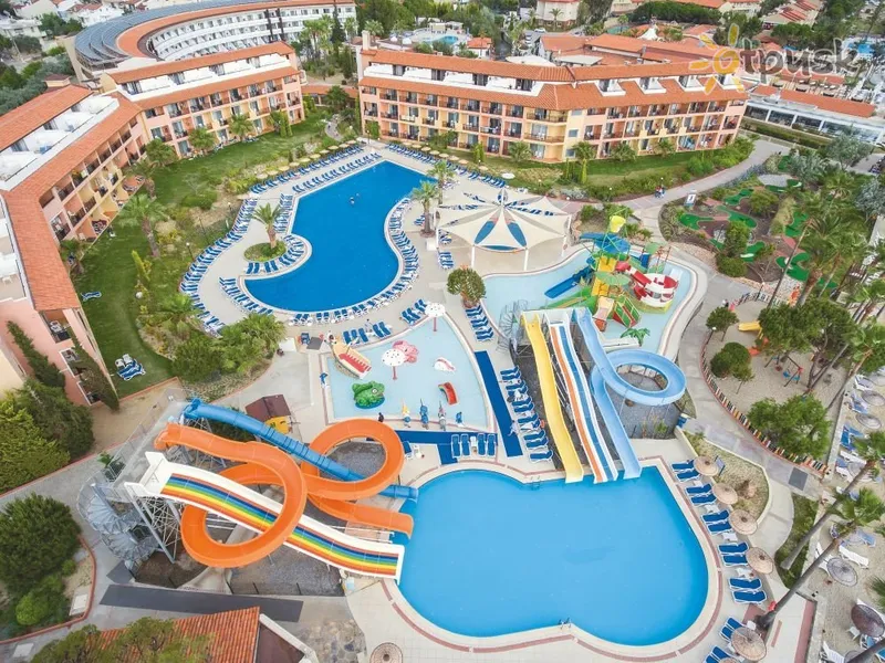 Фото отеля Ephesia Holiday Beach Club HV1 Кушадаси Туреччина екстер'єр та басейни