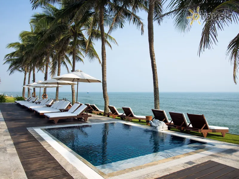 Фото отеля Victoria Hoi An Beach Resort & Spa 4* Hoi An Vietnamas išorė ir baseinai