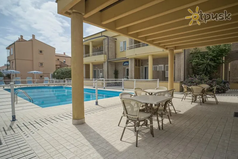 Фото отеля Residence Il Conero 2 3* Анкона Італія екстер'єр та басейни