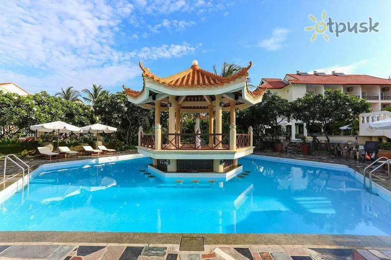 Фото отеля Swiss Village Resort & Spa 3* Phan Thiet Vietnamas išorė ir baseinai