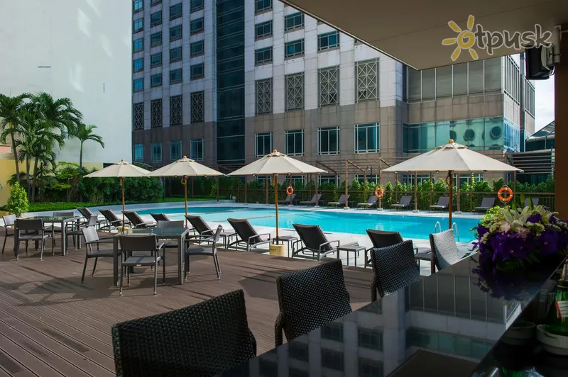 Фото отеля Holiday Inn Silom 4* Бангкок Таїланд екстер'єр та басейни
