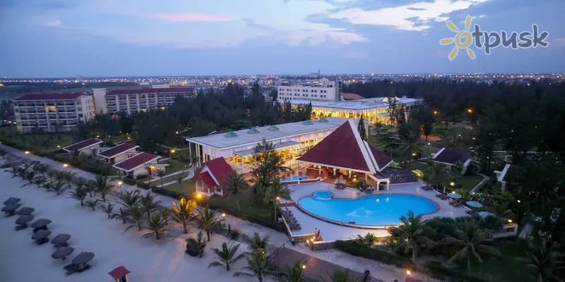 Фото отеля Centara Sandy Beach Resort Danang 4* Дананг В'єтнам екстер'єр та басейни