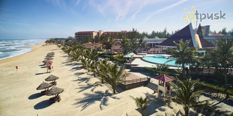 Фото отеля Centara Sandy Beach Resort Danang 4* Danangas Vietnamas išorė ir baseinai