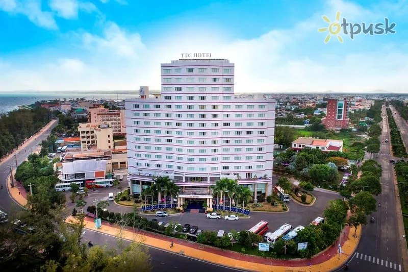 Фото отеля TTC Hotel Premium Phan Thiet 4* Фантьет Вьетнам экстерьер и бассейны