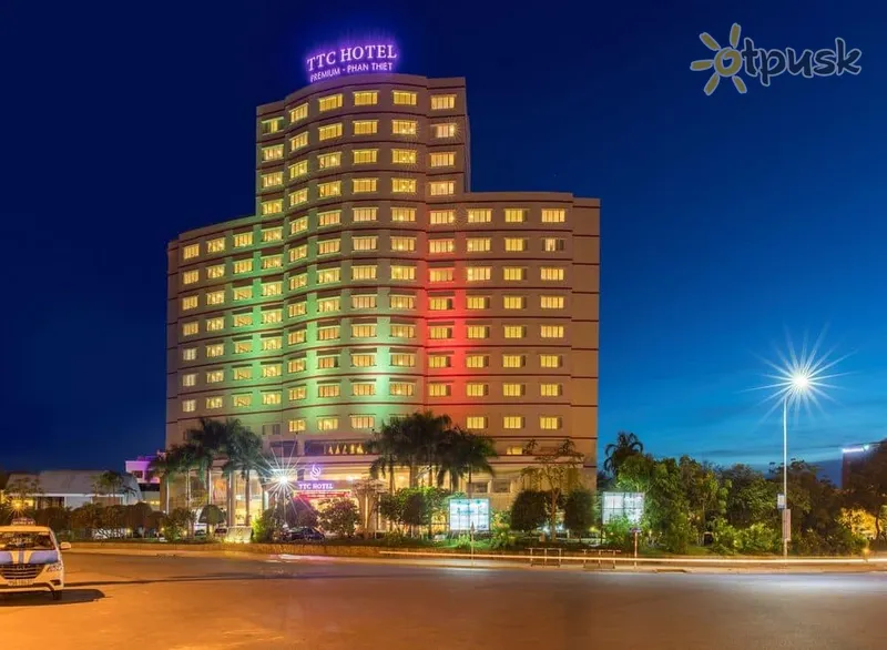 Фото отеля TTC Hotel Premium Phan Thiet 4* Фантьет Вьетнам экстерьер и бассейны