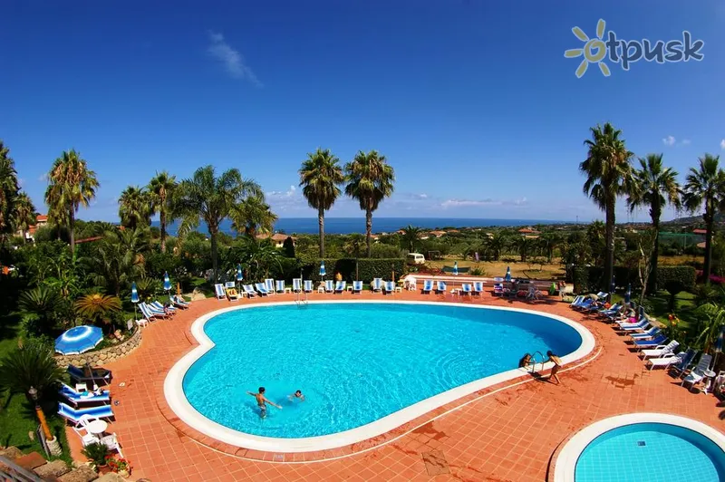 Фото отеля Residence Costa Azzurra 3* Kalabrija Italija išorė ir baseinai