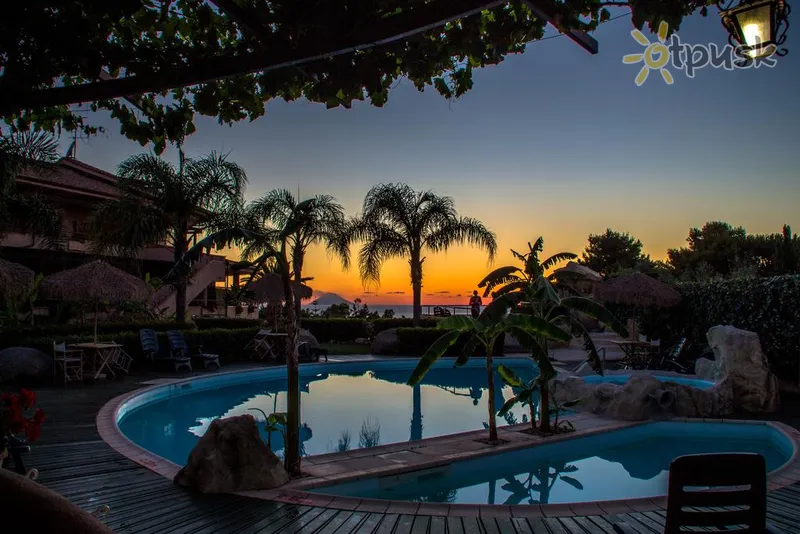 Фото отеля L' Arcobaleno Resort 3* Kalabrija Italija išorė ir baseinai