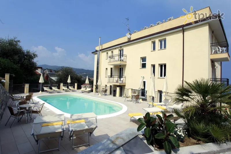 Фото отеля Piccolo Hotel 3* Діано Маріна Італія екстер'єр та басейни