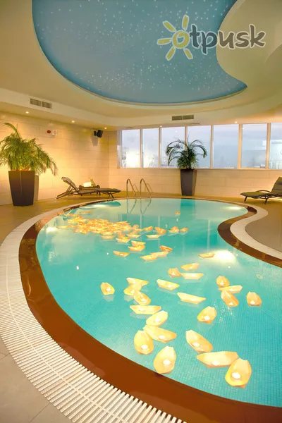 Фото отеля Cristal Hotel Abu Dhabi 4* Абу Дабі ОАЕ екстер'єр та басейни