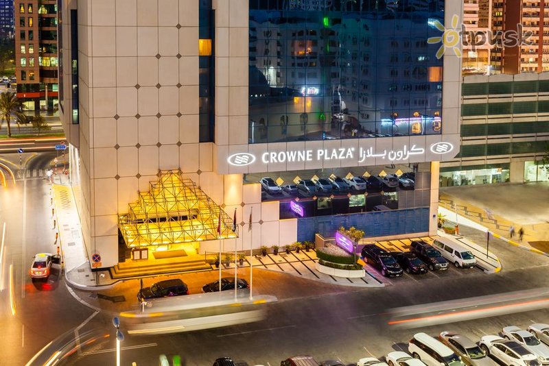 Фото отеля Crowne Plaza Abu Dhabi 5* Абу Даби ОАЭ экстерьер и бассейны