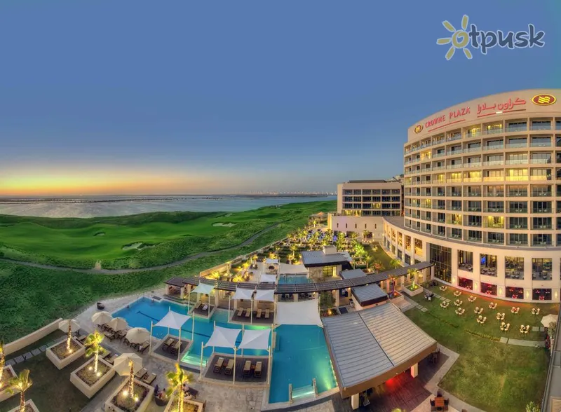Фото отеля Crowne Plaza Abu Dhabi Yas Island 4* Abu Dabis JAE išorė ir baseinai