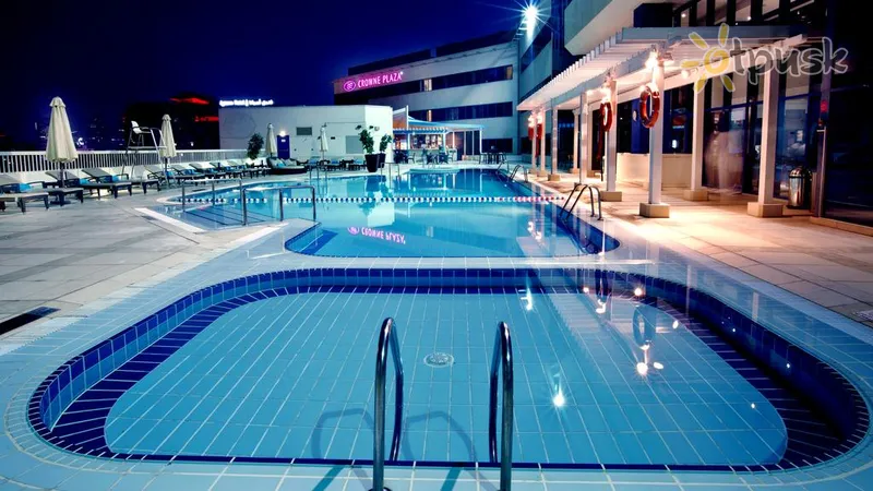 Фото отеля Crowne Plaza Dubai Deira 5* Dubajus JAE išorė ir baseinai