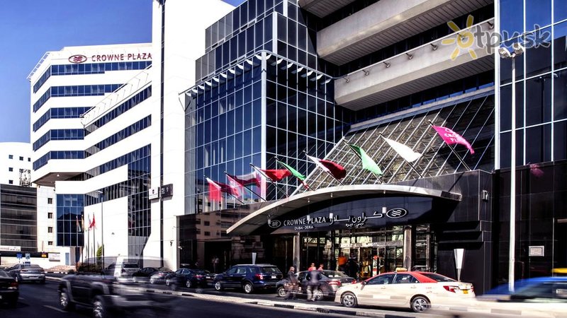 Фото отеля Crowne Plaza Dubai Deira 5* Дубай ОАЭ экстерьер и бассейны