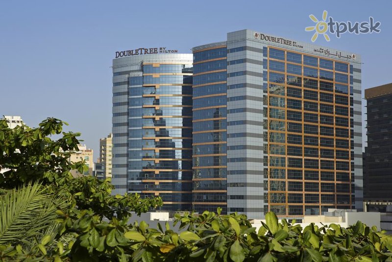 Фото отеля DoubleTree by Hilton Hotel and Residences Dubai Al Barsha 4* Дубай ОАЭ экстерьер и бассейны