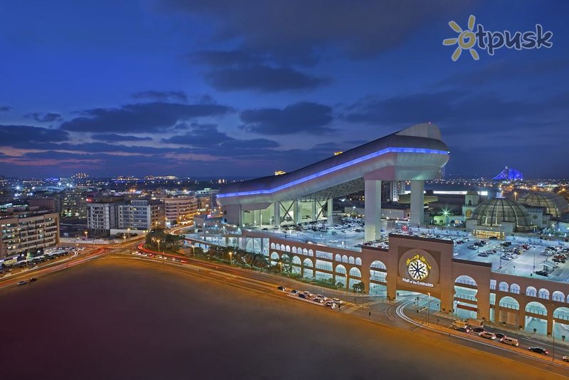 Фото отеля DoubleTree by Hilton Hotel and Residences Dubai Al Barsha 4* Дубай ОАЭ экстерьер и бассейны