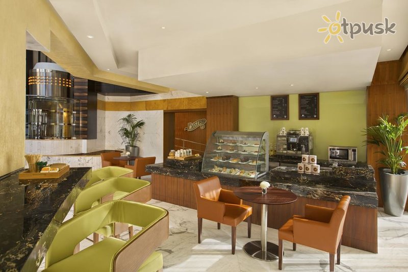 Фото отеля DoubleTree by Hilton Hotel and Residences Dubai Al Barsha 4* Дубай ОАЭ бары и рестораны