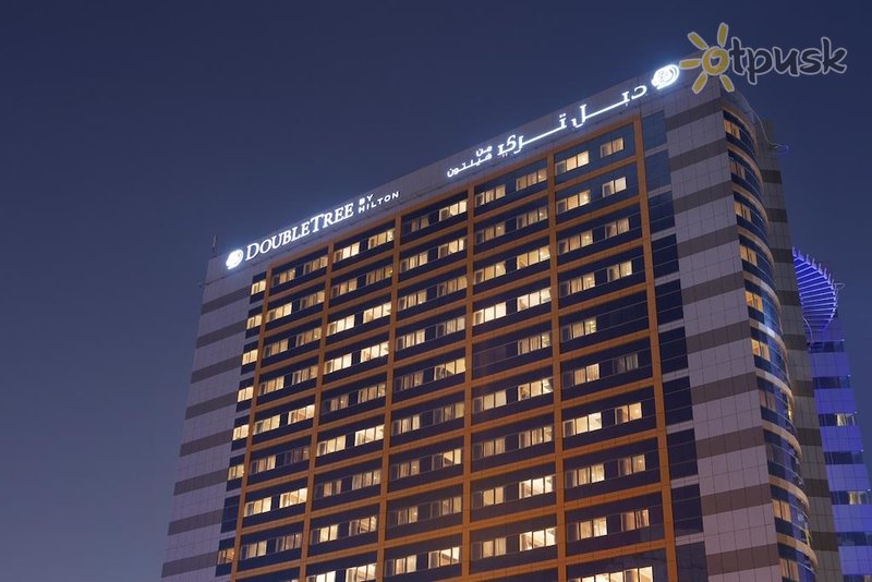 Фото отеля DoubleTree by Hilton Hotel and Residences Dubai Al Barsha 4* Дубай ОАЭ экстерьер и бассейны