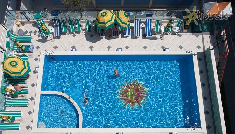 Фото отеля Kennedy Hotel 3* Lido di Jesolo Italija išorė ir baseinai