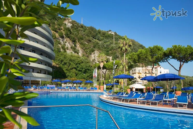 Фото отеля Hilton Sorrento Palace 4* Sorentas Italija išorė ir baseinai