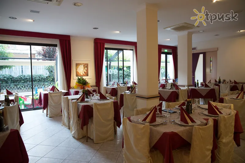 Фото отеля Albergo Vittoria 4* Rimini Itālija bāri un restorāni