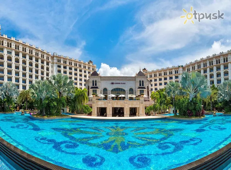 Фото отеля Crowne Plaza Resort Sanya Bay 5* о. Хайнань Китай экстерьер и бассейны