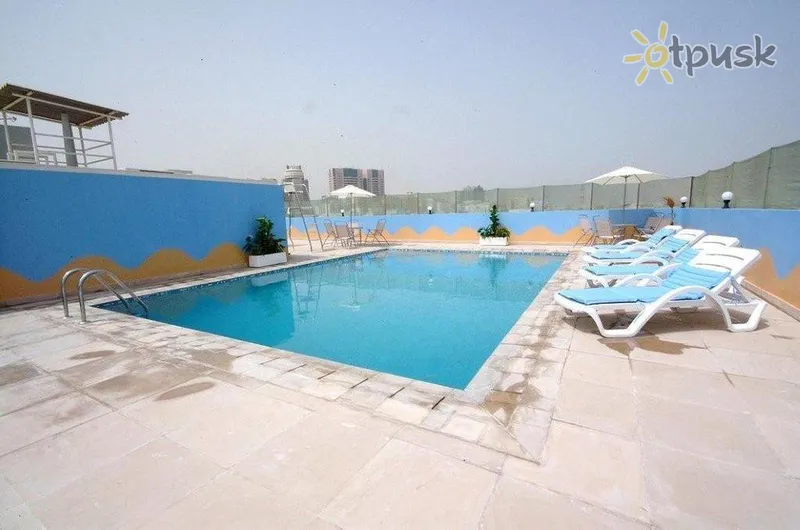 Фото отеля Golden Square Hotel Apartments 3* Dubajus JAE išorė ir baseinai