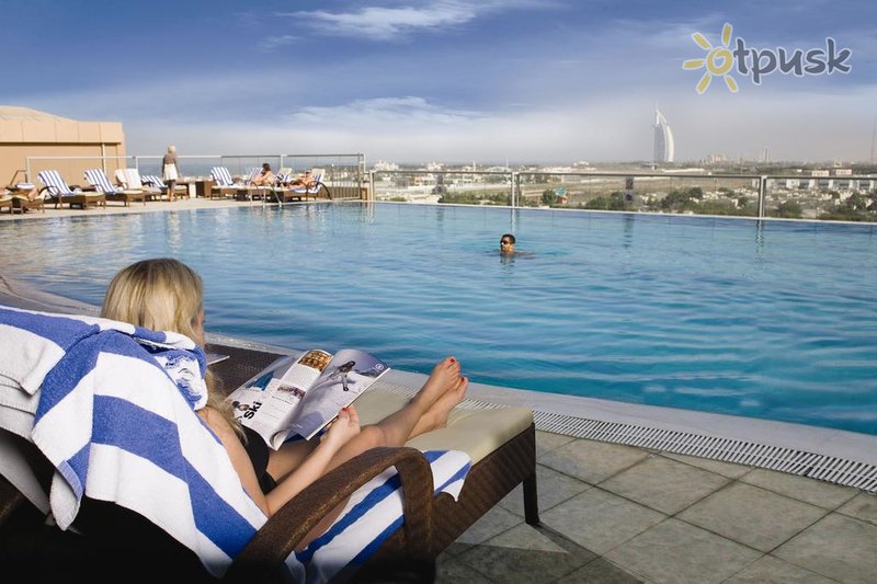 Фото отеля Two Seasons Hotel & Apartments Dubai 4* Дубай ОАЭ экстерьер и бассейны