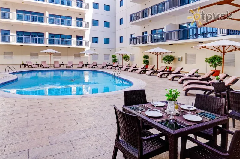 Фото отеля Golden Sands Hotel Apartments 4* Дубай ОАЭ экстерьер и бассейны