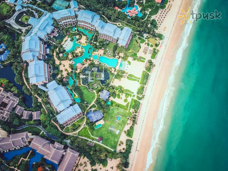 Фото отеля Hilton Sanya Resort & Spa 5* о. Хайнань Китай экстерьер и бассейны